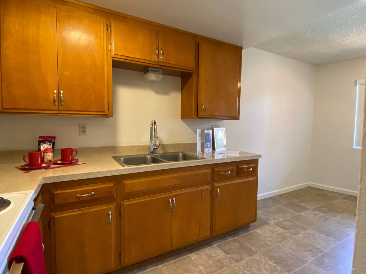 Apartment for rent at 1025 Meadowlake Dr, Vista, CA 92084