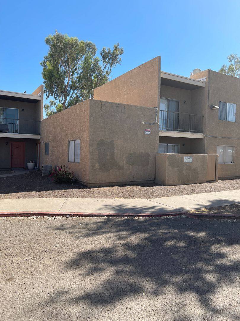 Apartment for rent at 2813 E Paradise Lane Lw, Phoenix, AZ 85032