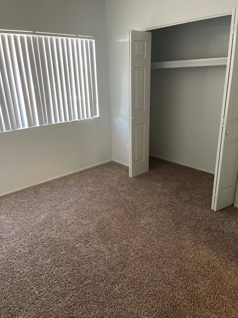 Apartment for rent at 2813 E Paradise Lane Lw, Phoenix, AZ 85032