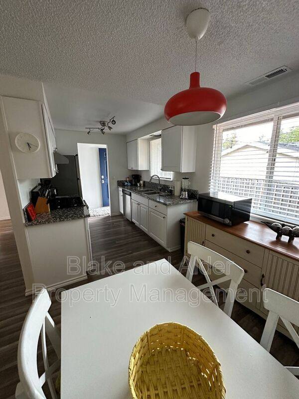 House for rent at 5934 SW 30th Ave, Portland, OR 97239