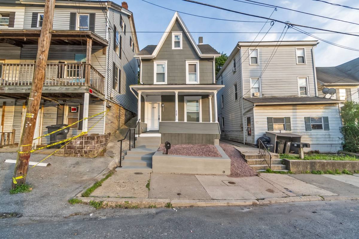 House for rent at 439 W Church St, Slatington, PA 18080