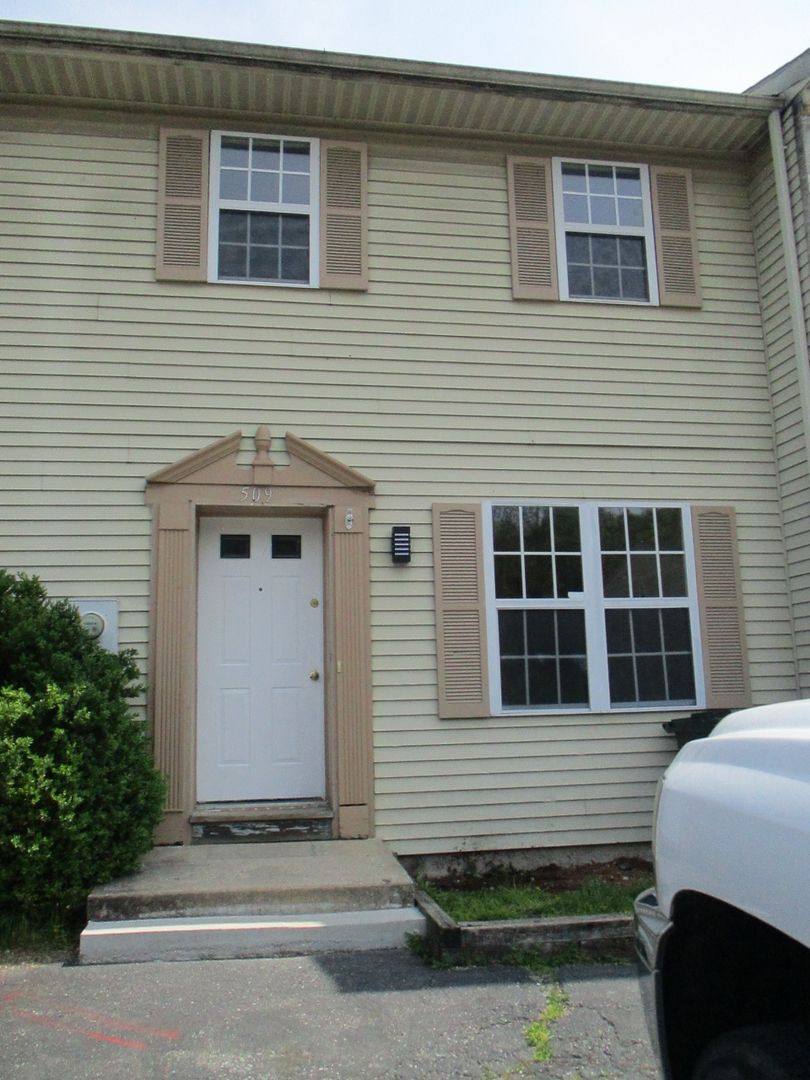 Townhouse for rent at 509 Old Forge Dr, Bath, PA 18014