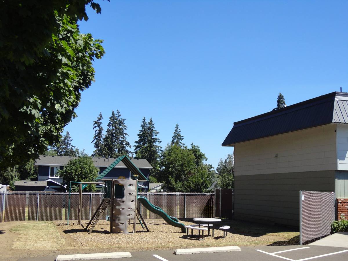 Townhouse for rent at 575 N Pine St, Canby, OR 97013