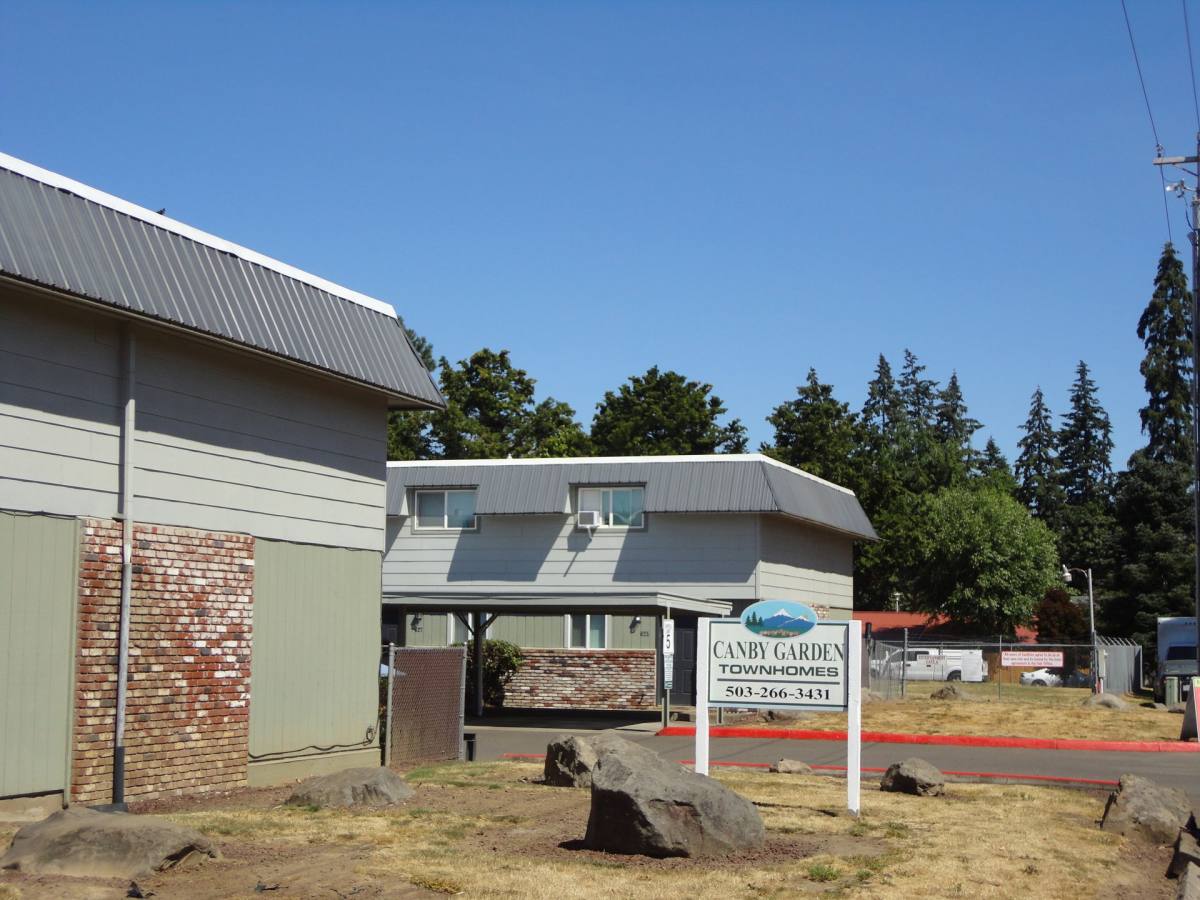 Townhouse for rent at 575 N Pine St, Canby, OR 97013