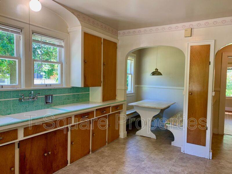 House for rent at 9056 Avondale Rd NE, Redmond, WA 98052