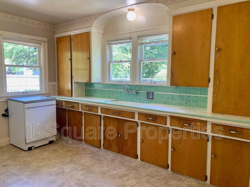 House for rent at 9056 Avondale Rd NE, Redmond, WA 98052