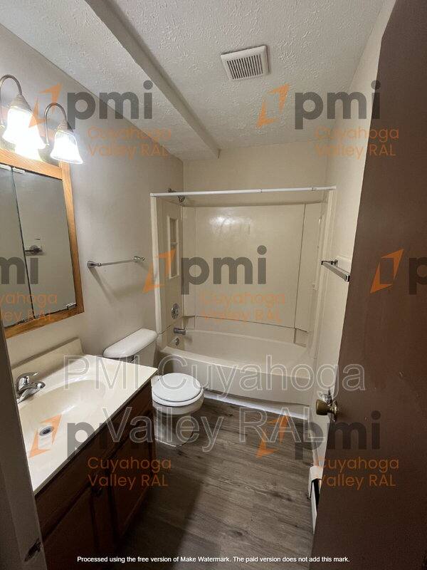 Apartment for rent at 1588 Coventry St #7, Akron, OH 44301