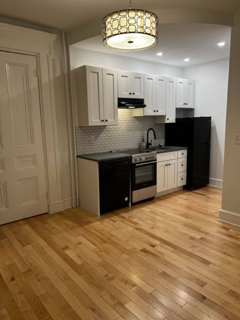 Apartment for rent at 1711 Spruce St #2M, Philadelphia, PA 19103