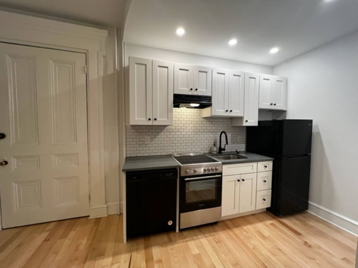 Apartment for rent at 1711 Spruce St #2M, Philadelphia, PA 19103
