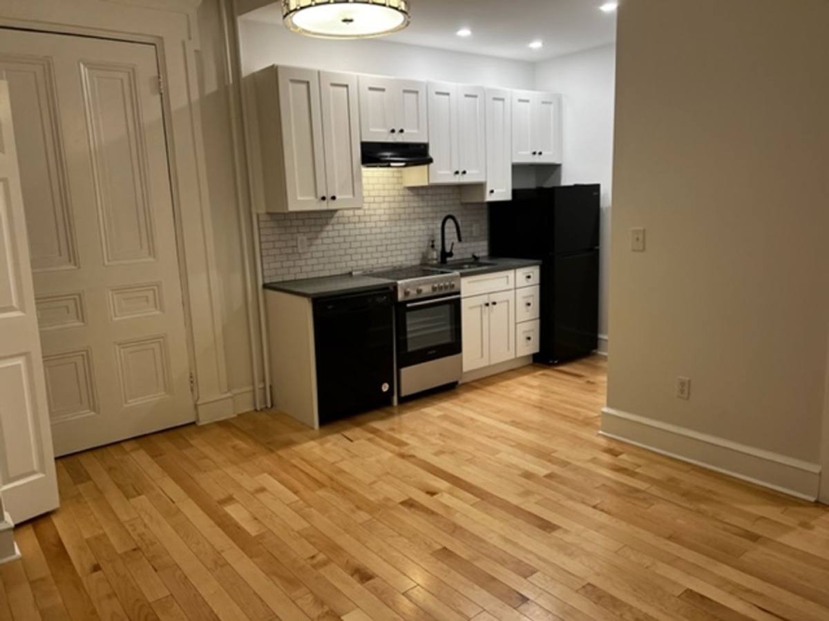 Apartment for rent at 1711 Spruce St #2M, Philadelphia, PA 19103
