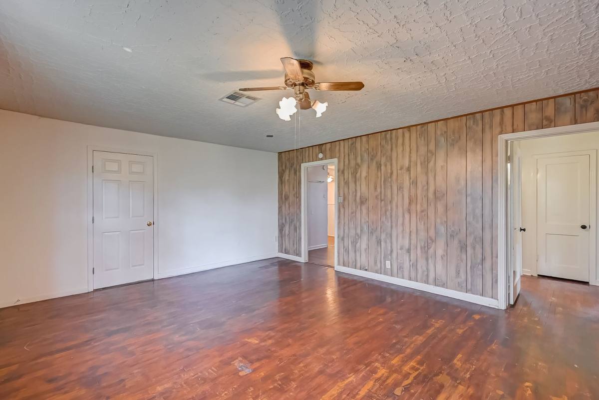 House for rent at 4905 Brinkley St, Houston, TX 77033
