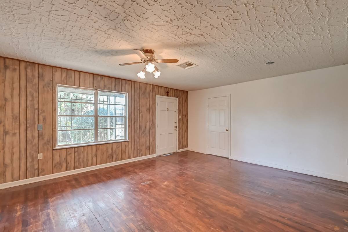 House for rent at 4905 Brinkley St, Houston, TX 77033