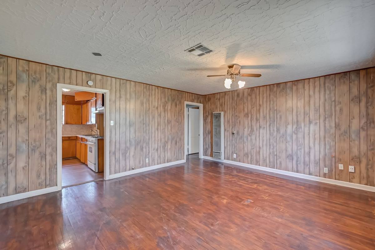 House for rent at 4905 Brinkley St, Houston, TX 77033