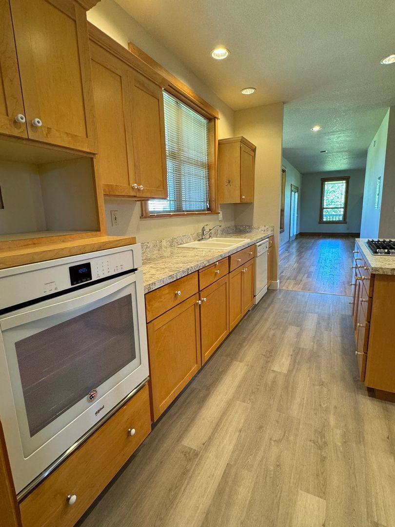 House for rent at 19383 Pine Ave, Sandy, OR 97055