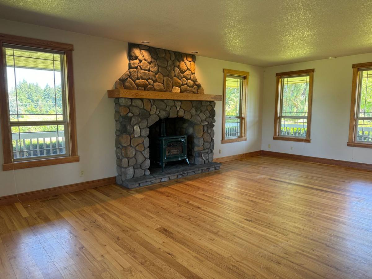 House for rent at 19383 Pine Ave, Sandy, OR 97055