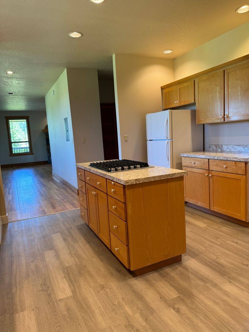 House for rent at 19383 Pine Ave, Sandy, OR 97055