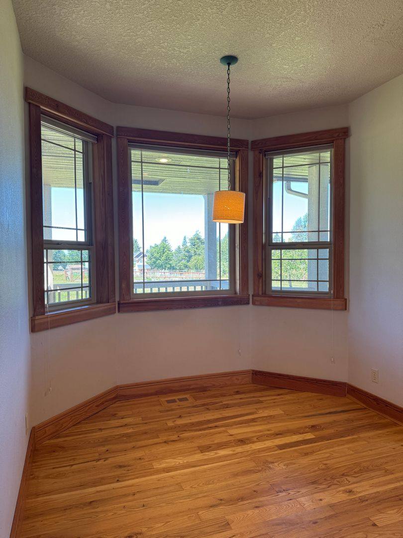 House for rent at 19383 Pine Ave, Sandy, OR 97055