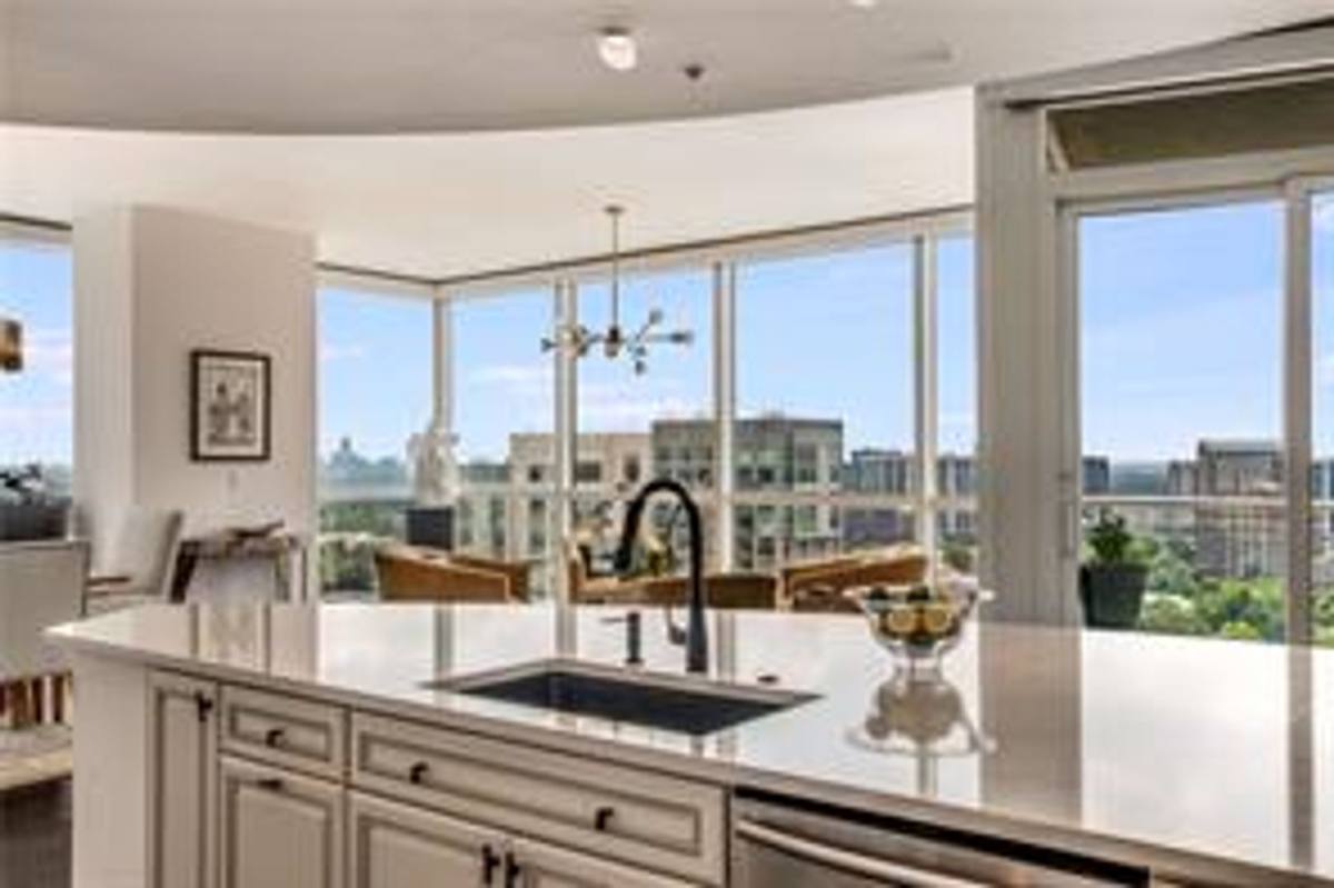 Apartment for rent at 3325 Piedmont Rd #2205, Atlanta, GA 30305