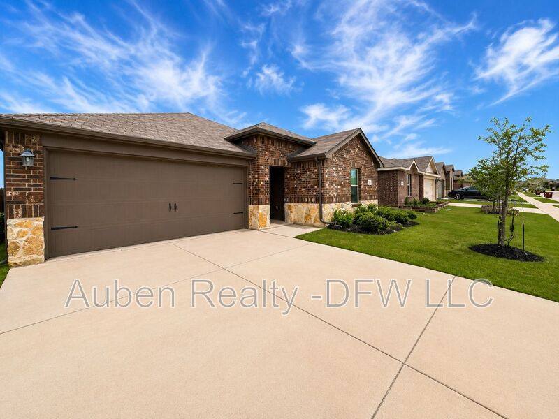 House for rent at 2117 Berrywood Dr, Royse City, TX 75189