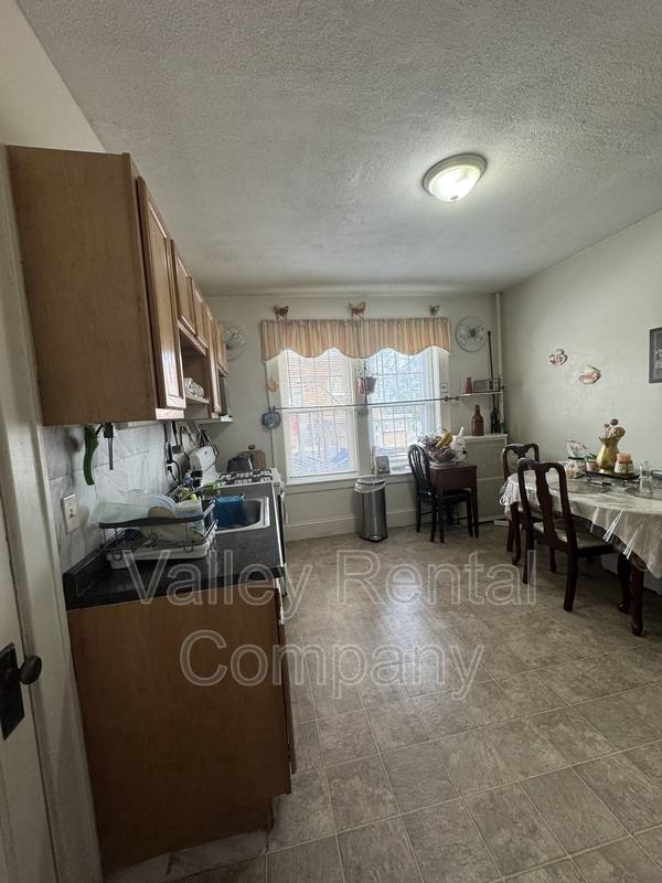 Apartment for rent at 329 Beech St #2RF, Holyoke, MA 01040