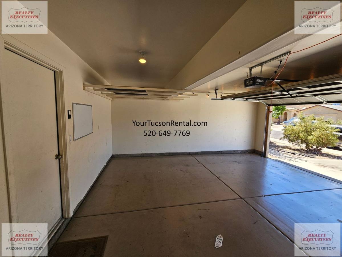 House for rent at 1051 W Sea Lion Dr, Tucson, AZ 85704