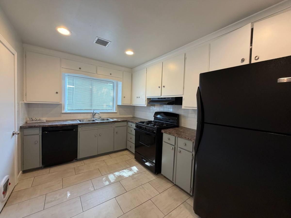 House for rent at 4819 S Owasso Ave, Tulsa, OK 74105