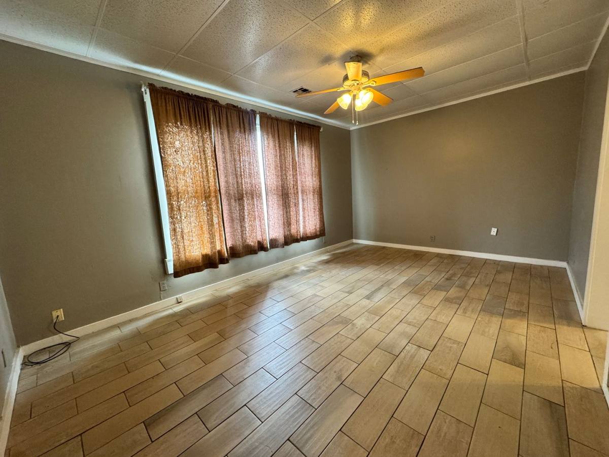 House for rent at 1407 8th Ave NW, Ardmore, OK 73401