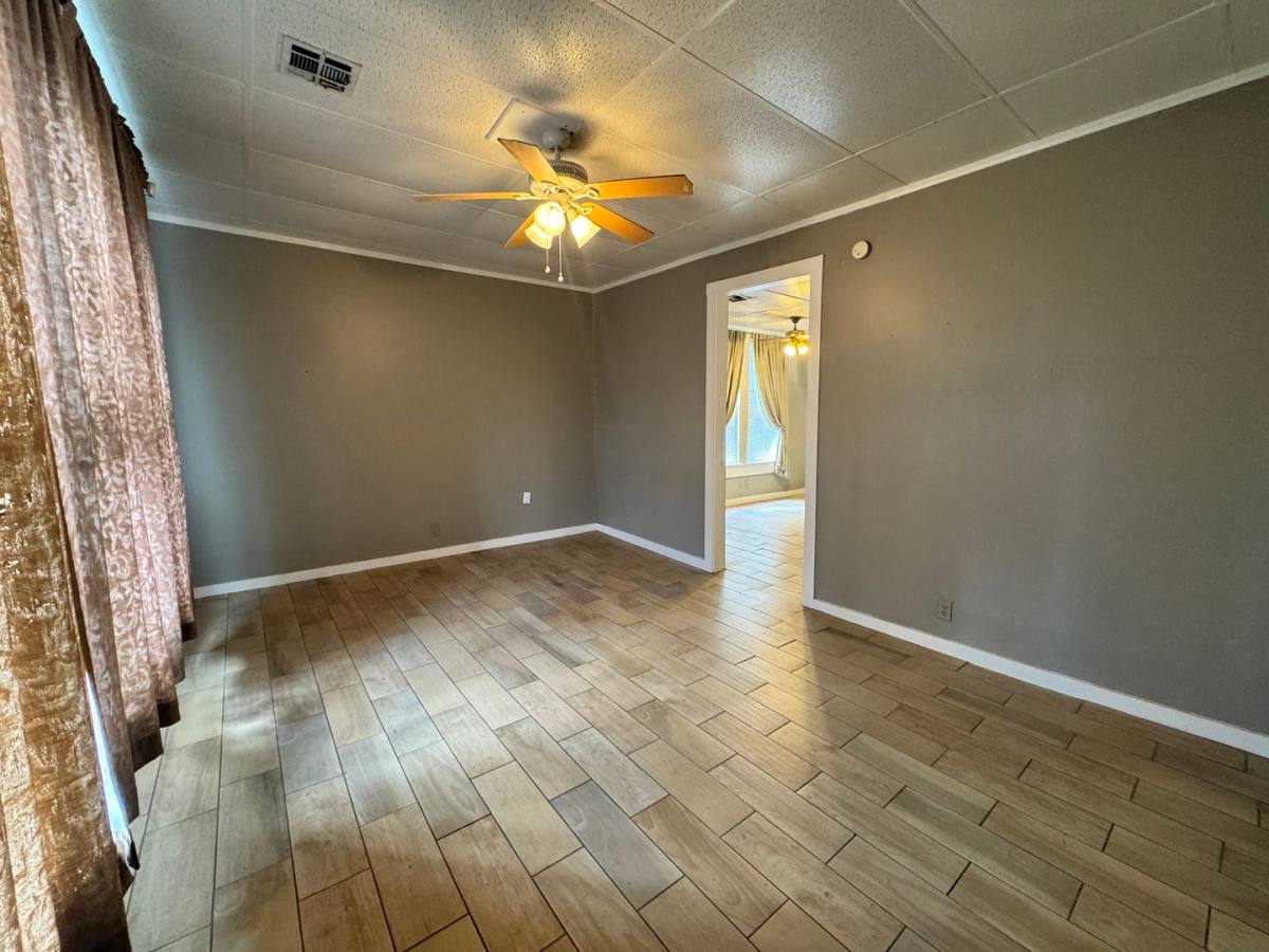 House for rent at 1407 8th Ave NW, Ardmore, OK 73401