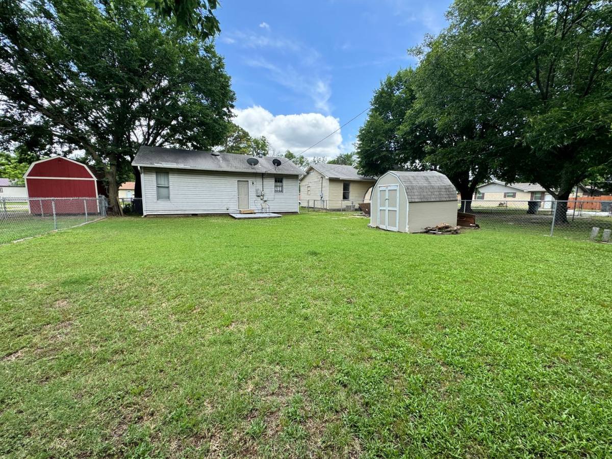 House for rent at 1407 8th Ave NW, Ardmore, OK 73401