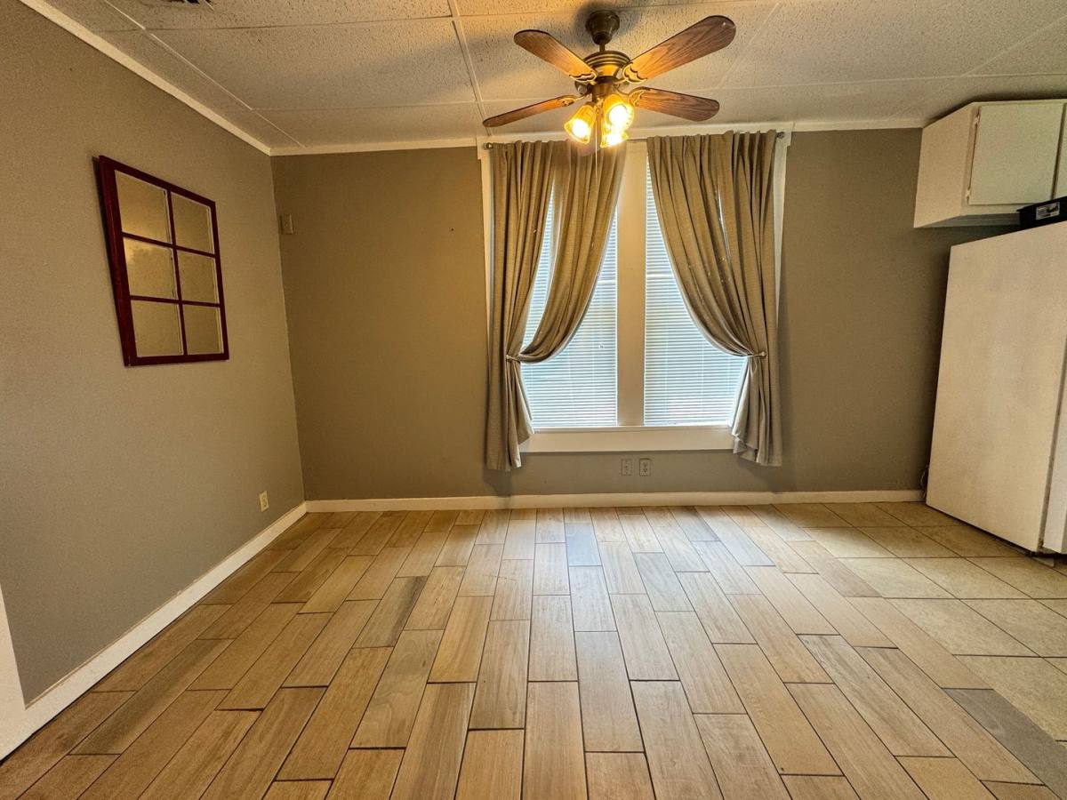 House for rent at 1407 8th Ave NW, Ardmore, OK 73401