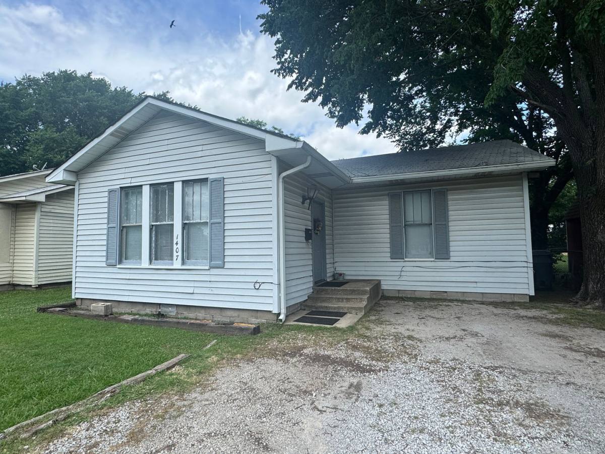 House for rent at 1407 8th Ave NW, Ardmore, OK 73401
