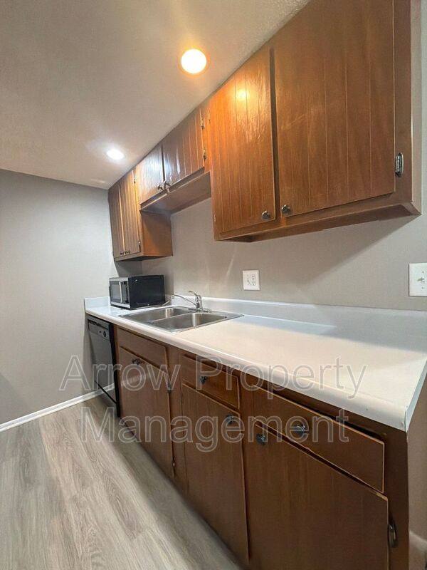 Apartment for rent at 2110 J St #7, Lincoln, NE 68510