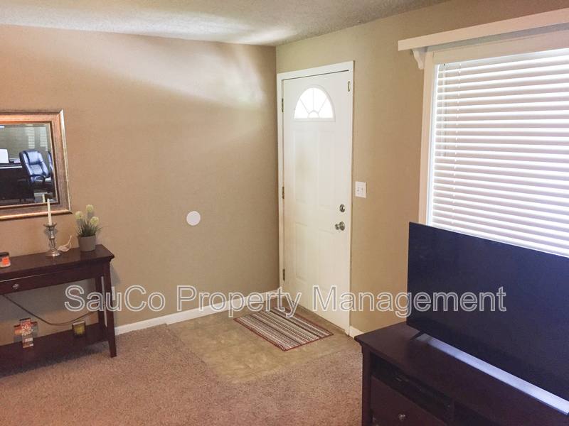 House for rent at 22120 S Leslie Ave, Beavercreek, OR 97004