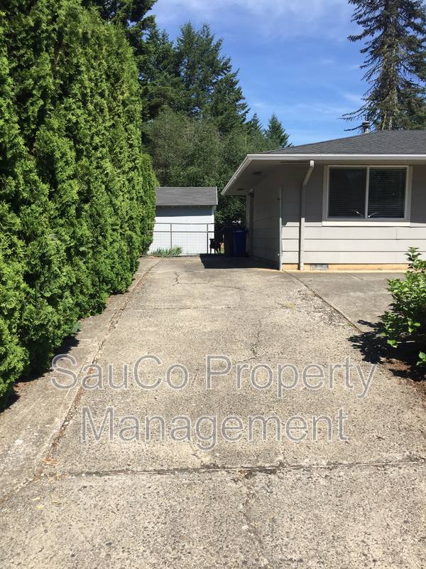 House for rent at 22120 S Leslie Ave, Beavercreek, OR 97004