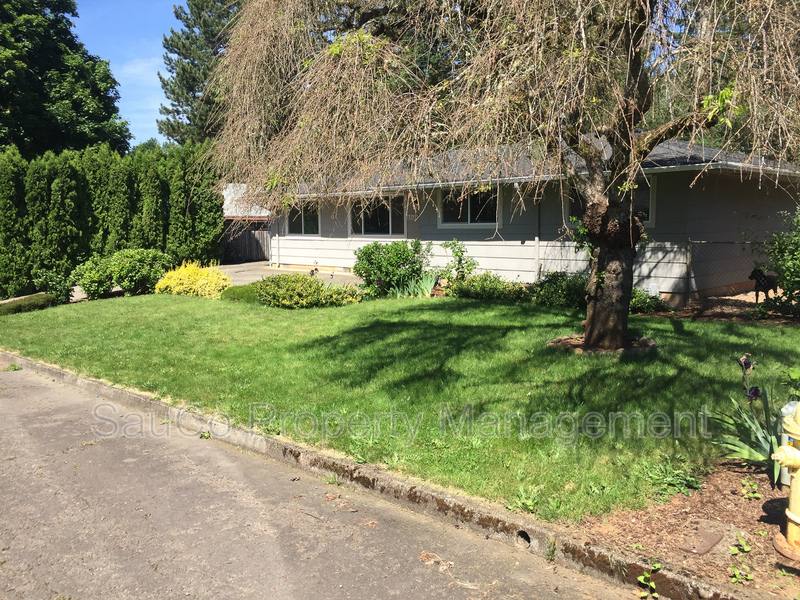 House for rent at 22120 S Leslie Ave, Beavercreek, OR 97004