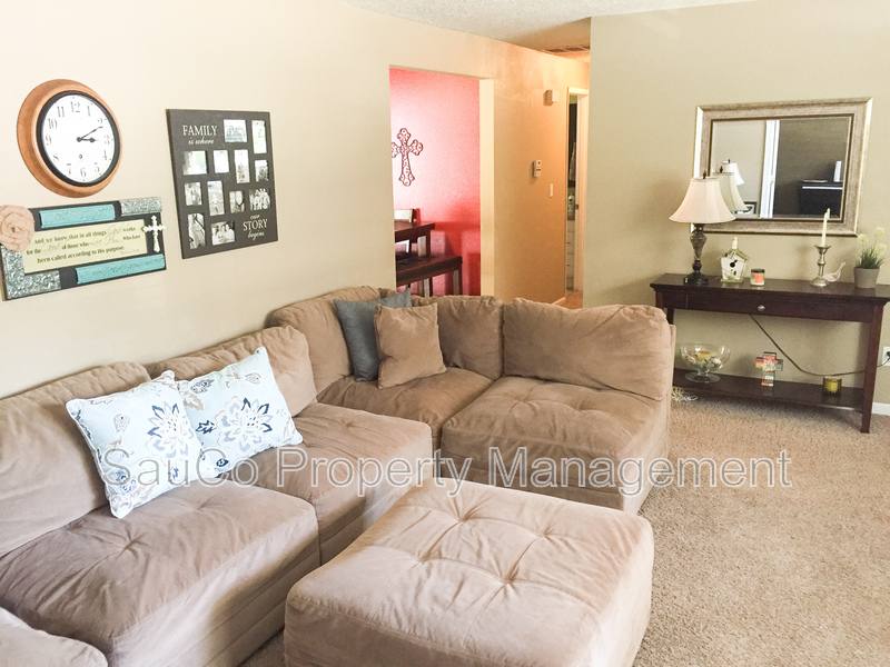 House for rent at 22120 S Leslie Ave, Beavercreek, OR 97004