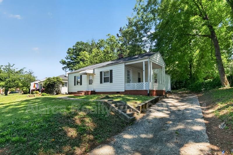 House for rent at 2322 Belfast Dr, Charlotte, NC 28208
