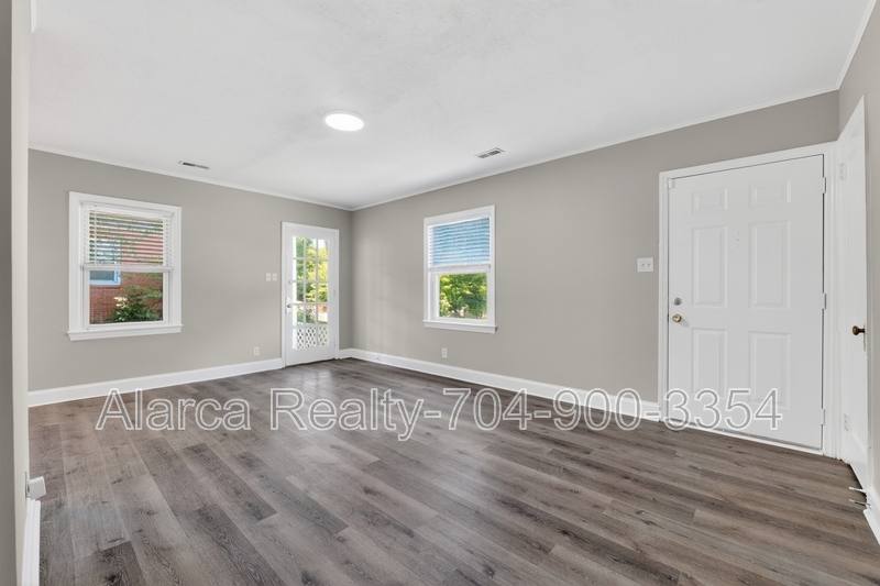 House for rent at 2322 Belfast Dr, Charlotte, NC 28208