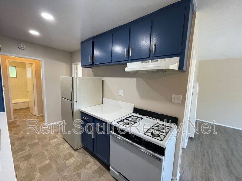 Apartment for rent at 414 N San Gabriel Ave #5, Azusa, CA 91702