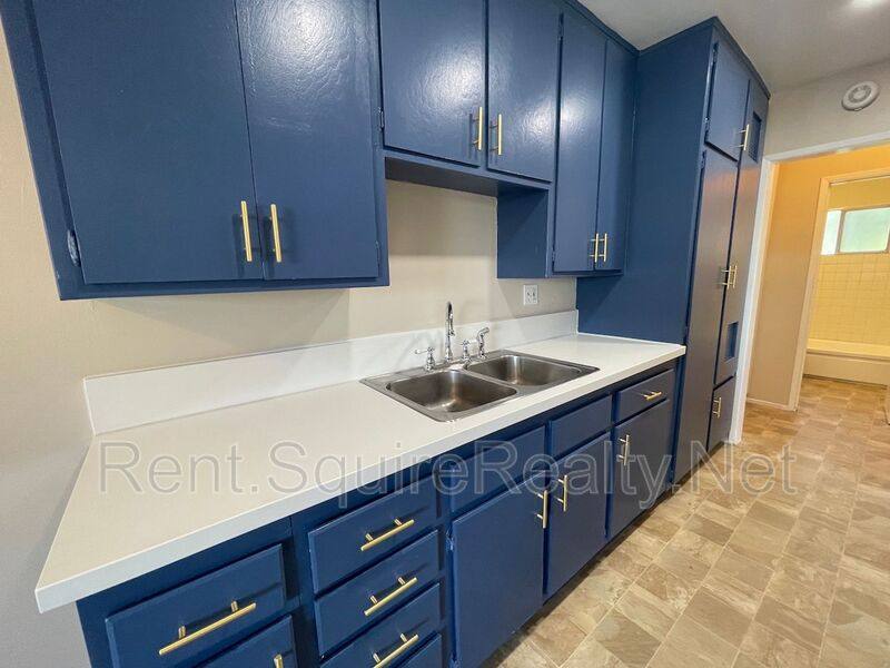 Apartment for rent at 414 N San Gabriel Ave #5, Azusa, CA 91702