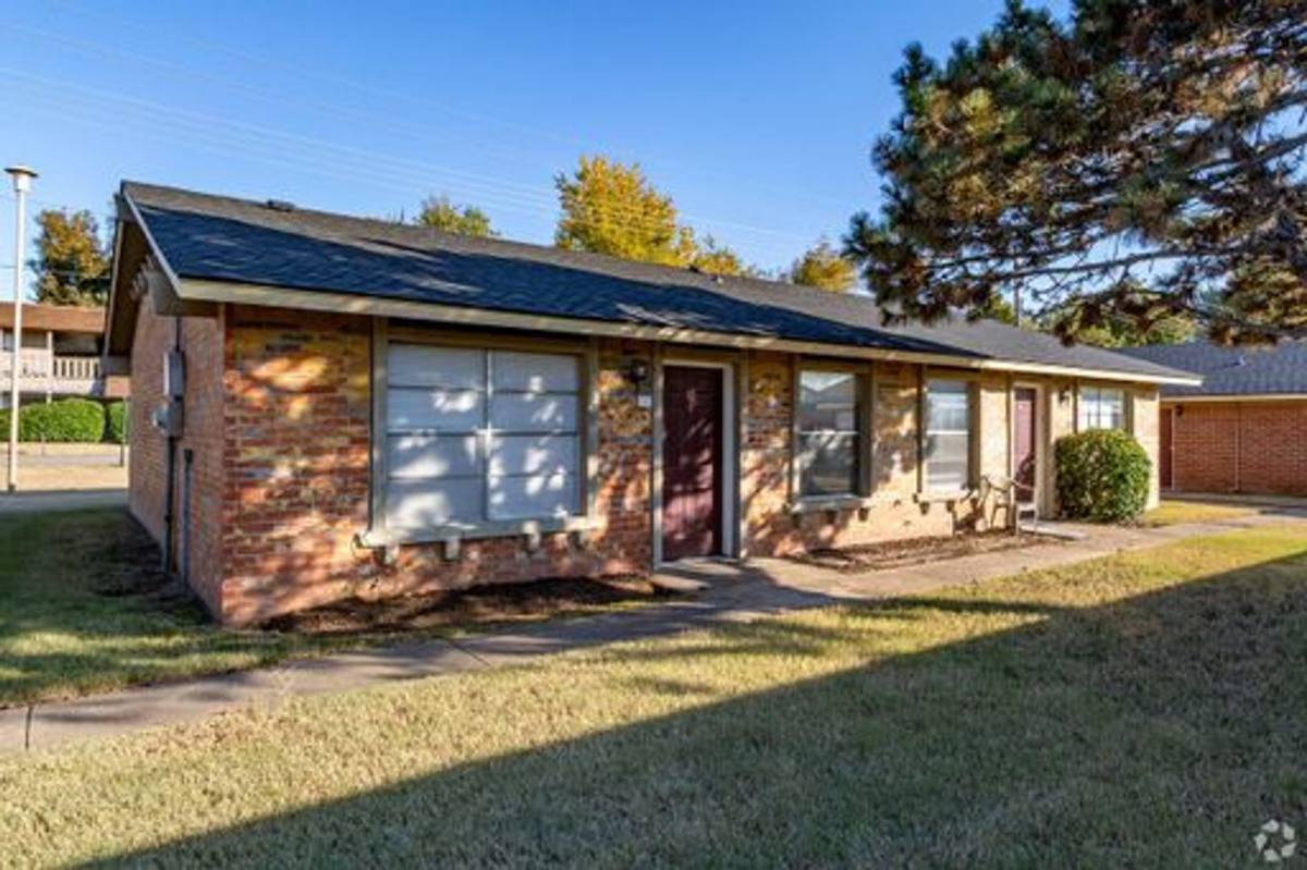 Apartment for rent at 5630 S Peoria #B, Tulsa, OK 74105