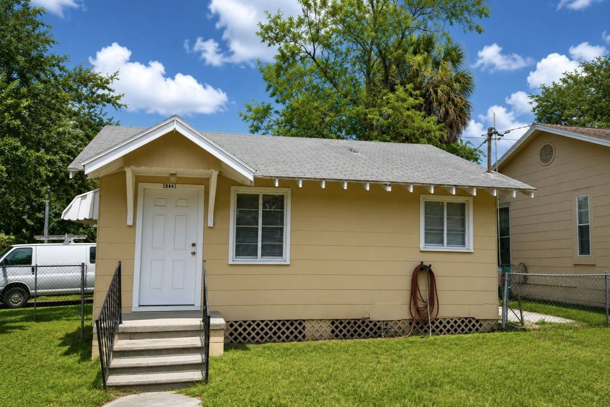 House for rent at 38443 6th Ave, Zephyrhills, FL 33542