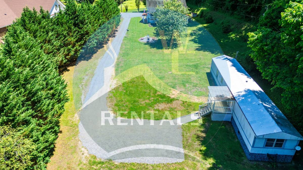 House for rent at 1969 Thomas Valley Rd, Whittier, NC 28789