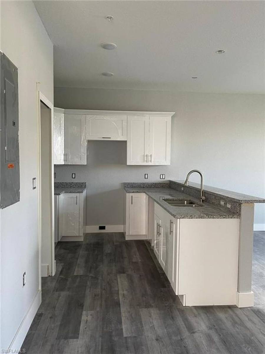 Apartment for rent at 275 SW 4th St #220, Cape Coral, FL 33991