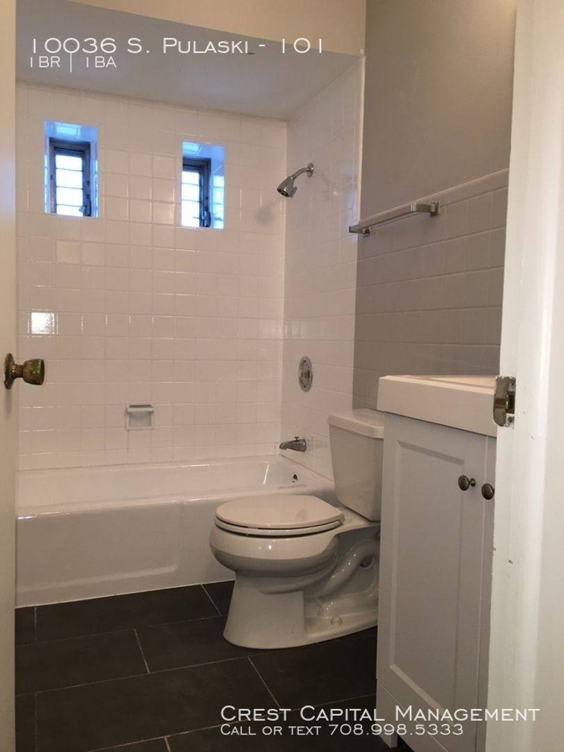 Apartment for rent at 10036 Pulaski Rd, Oak Lawn, IL 60453