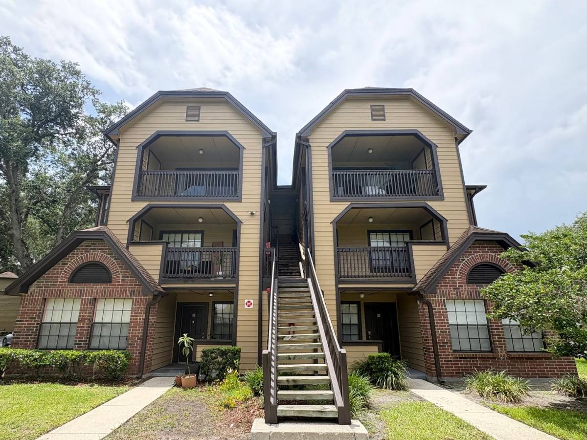 Condo for rent at 380 Lakepointe Dr, Altamonte Springs, FL 32701