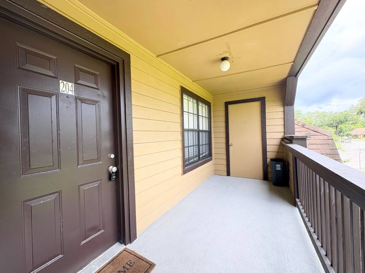 Condo for rent at 380 Lakepointe Dr, Altamonte Springs, FL 32701