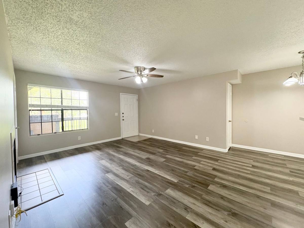 Condo for rent at 380 Lakepointe Dr, Altamonte Springs, FL 32701