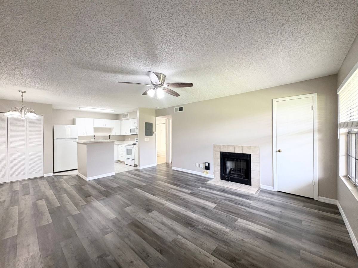 Condo for rent at 380 Lakepointe Dr, Altamonte Springs, FL 32701