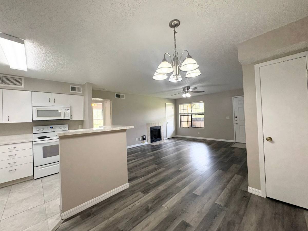 Condo for rent at 380 Lakepointe Dr, Altamonte Springs, FL 32701